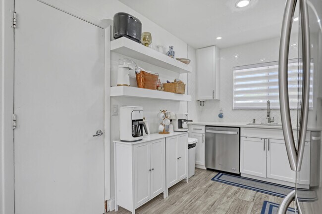 Building Photo - 2055 SE West Dunbrooke Cir