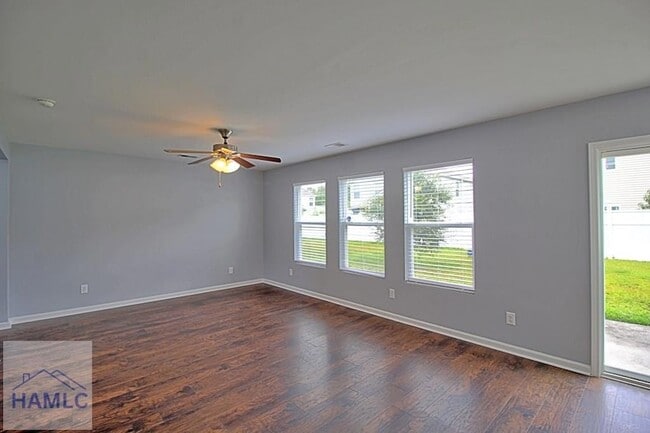 Building Photo - 207 Bender St