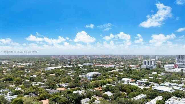 Building Photo - 2678 Tigertail Ave