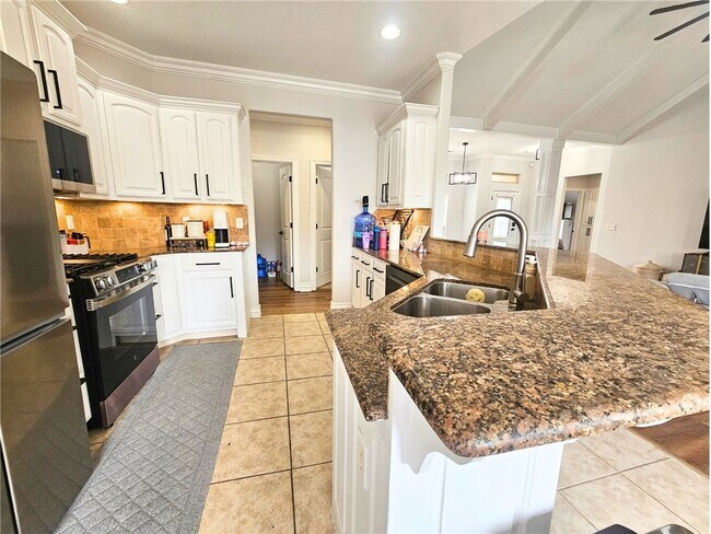 Building Photo - 3803 SW Kite Dr