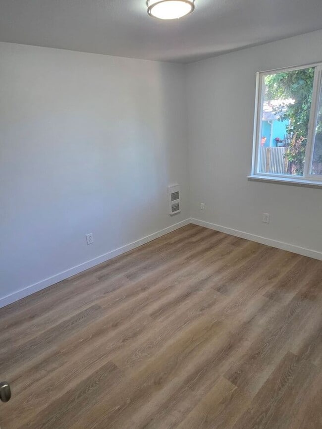 Building Photo - West Olympia 3bdr 1.5bath Townhome w/ garage & parking & addtional office
