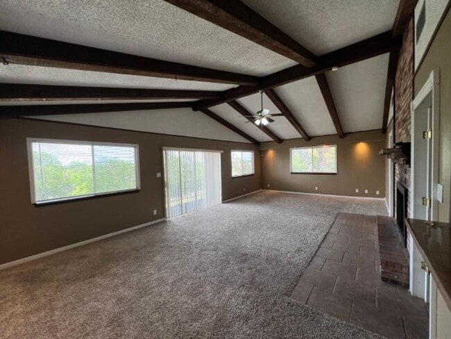 Building Photo - 10267 Mount Crosby Dr