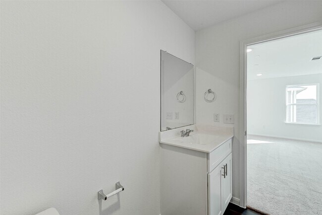 Building Photo - 25821 Hedgerow Dr