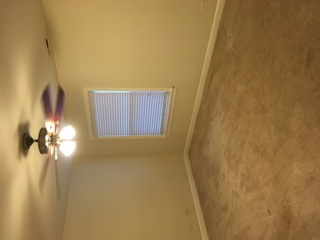 Building Photo - 1722 Ranchview Dr