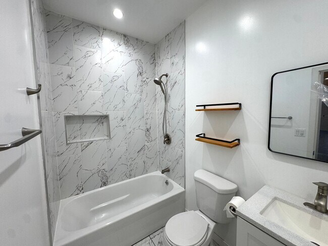 Building Photo - Renovated 3 bedroom 2 Bath house!