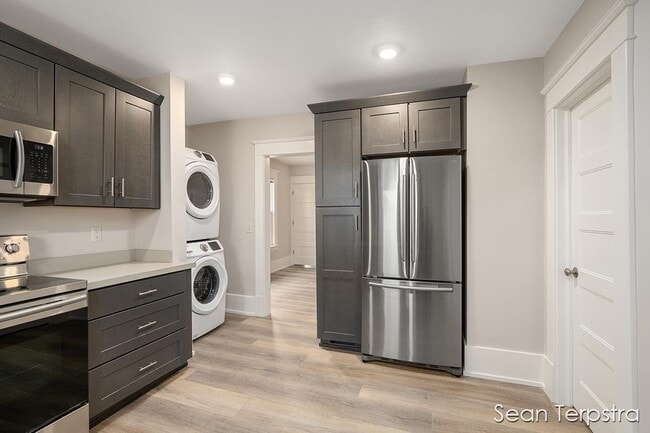 Building Photo - 951 Fulton St W