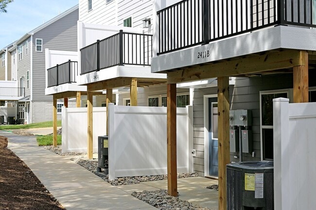 Building Photo - Pet-Friendly Glenbrook Apartment Near Crozet Park
