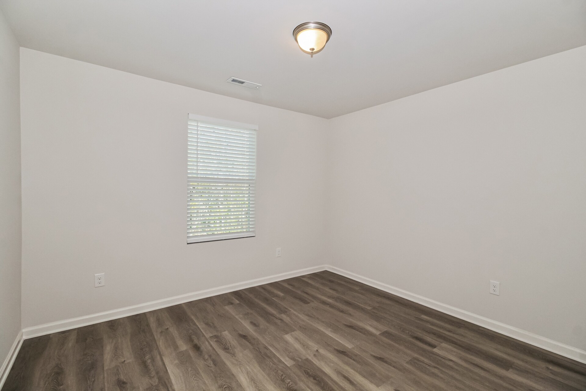 Building Photo - 668 Savanac St SE