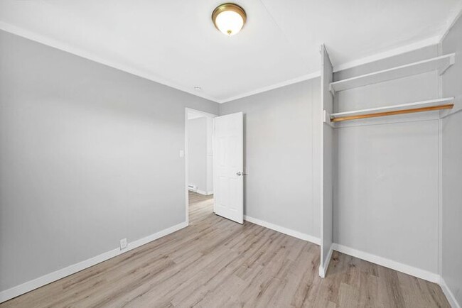 Building Photo - 1 bedroom unit available soon! 1ST MONTH F...