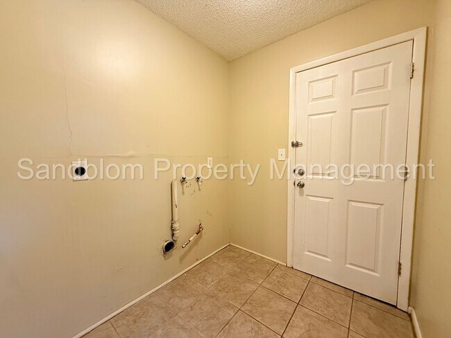 Building Photo - For Lease | Tulsa | Available Now!