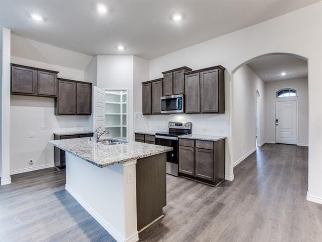 Building Photo - 123 Lakeview Cir