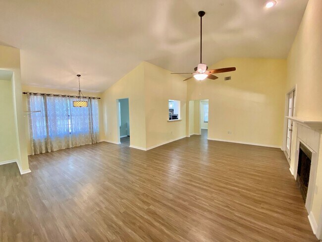 Building Photo - Charming 4BR Home in Haile Plantation with...