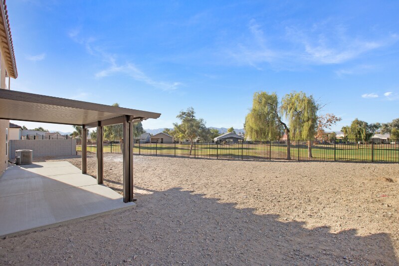 Building Photo - 5749 Club House Dr