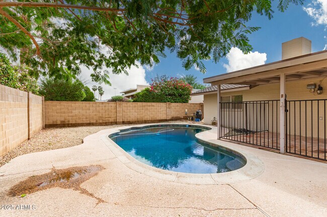 Building Photo - 8308 E Buena Terra Way