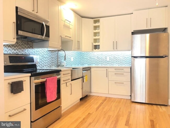 Building Photo - 5 Algonquin Ct