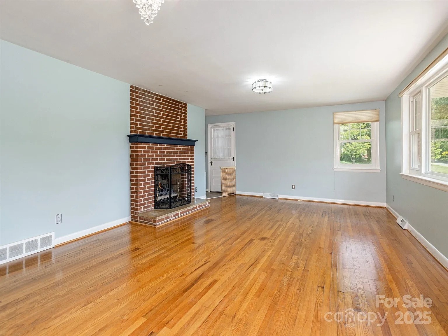 Building Photo - 1101 Cherokee Dr