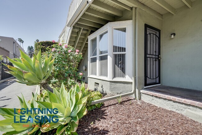 Building Photo - 1625 Normandie-15D