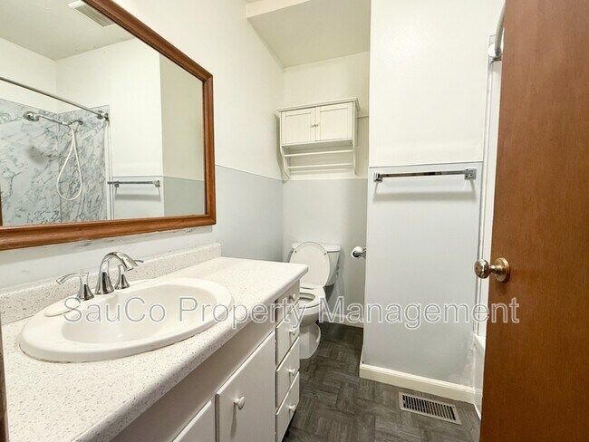 Building Photo - 4751 SW 53rd Ave