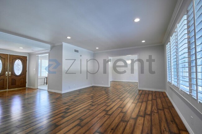 Building Photo - 1334 Birchcrest Ave