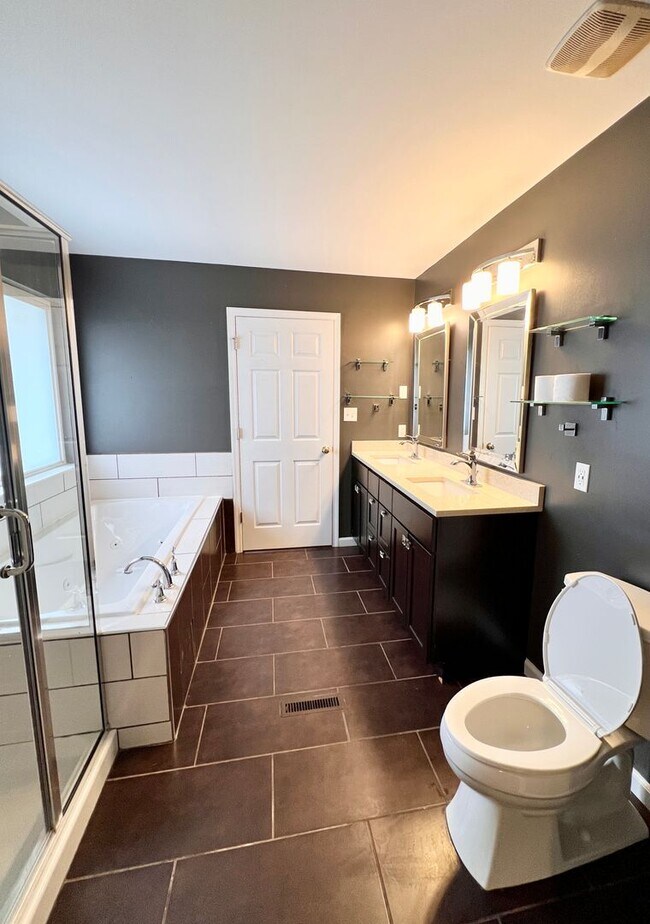 Building Photo - 6 Bed 4 Bath in West End