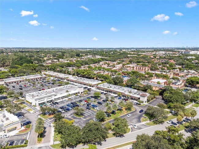 Building Photo - 7105 Miami Lakes Dr