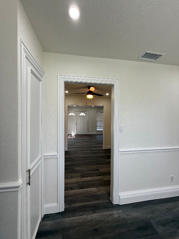 Building Photo - 116 W Park Row Dr