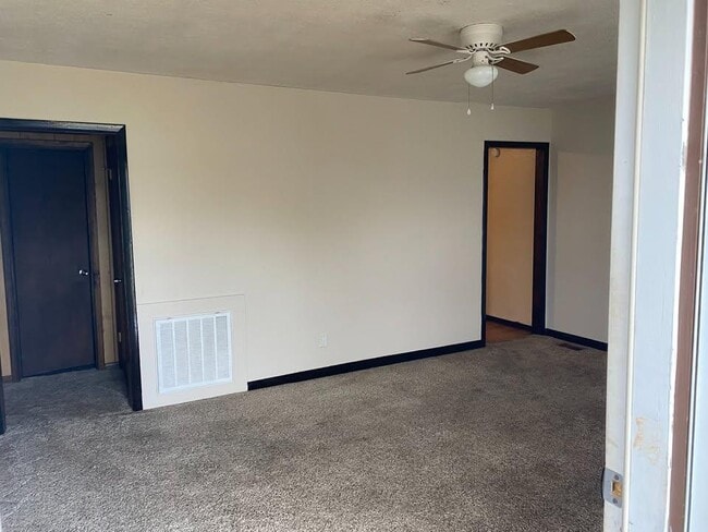 Building Photo - 4016 Mallard Dr