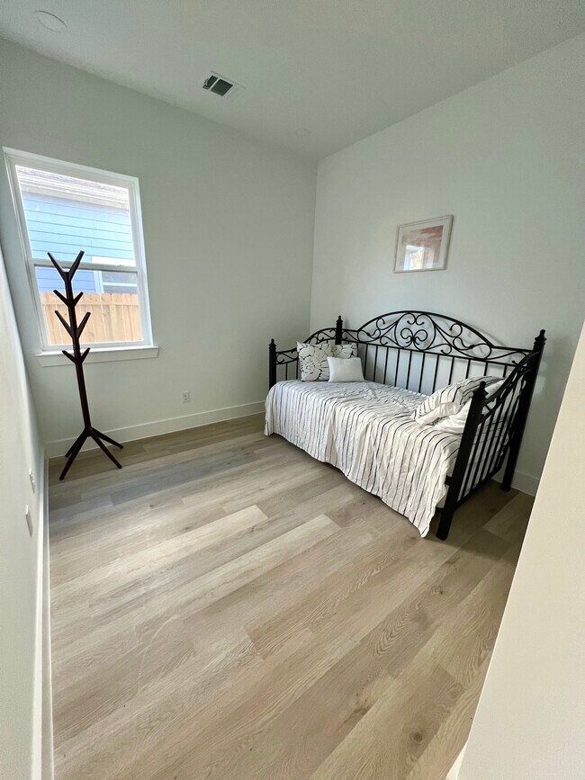 Building Photo - 3810 St Simon Manor Dr