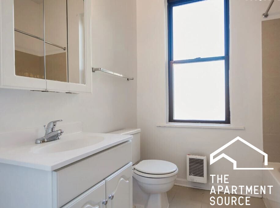 Building Photo - 4242 N Sheridan Rd