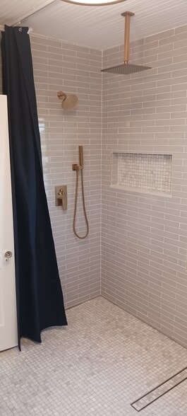 Bathroom Shower - 7309 Coquina Way