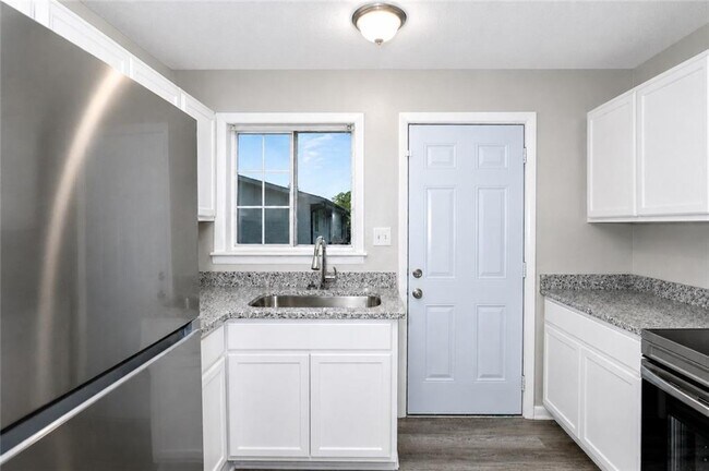 Building Photo - 2045 Alison Ct SW