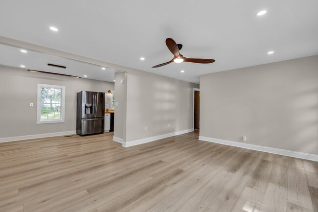 Building Photo - 255 Dixie Dr