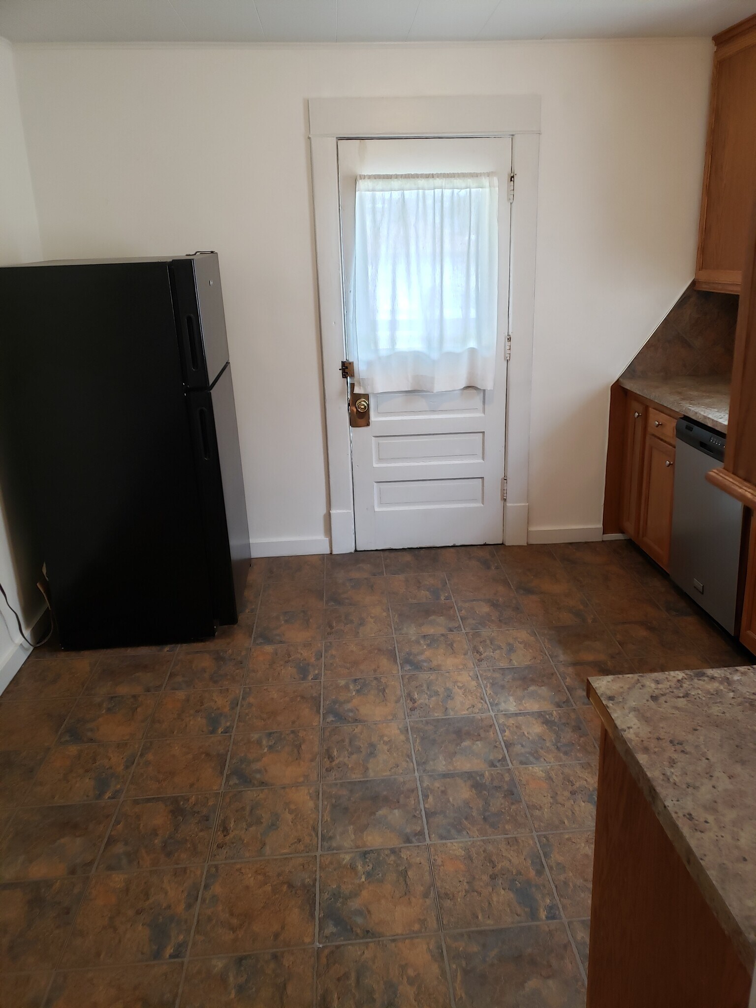 Kitchen - 557 4th St