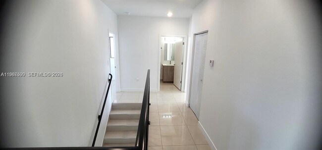 Building Photo - 110 NW 11th Ct