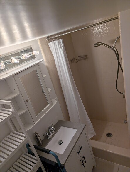 Building Photo - 2442 Tusitala St