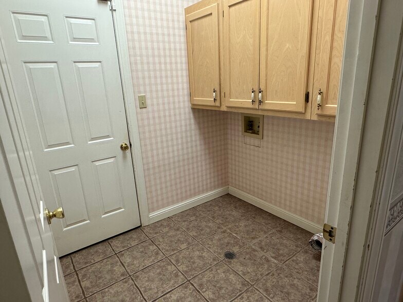 Building Photo - 4 Grayson Ridge Dr