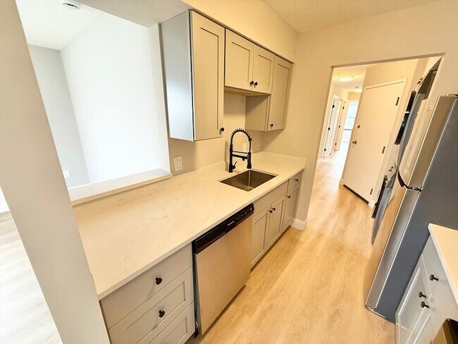 Building Photo - 59-69 Msgr Patrick j Lydon Way Unit 306