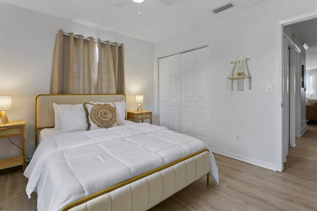 Building Photo - 2401 Gordon St