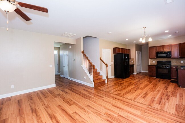 Building Photo - Amazing 4 bedrooms, 2.5 baths 2-story home in Clemmons w/ 2 car garage/fenced in backyard