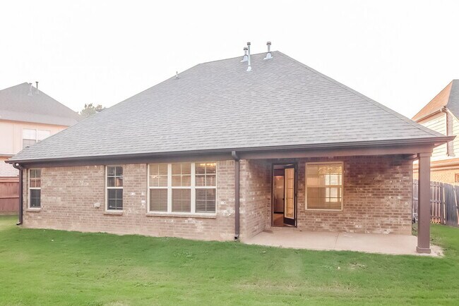 Building Photo - 6404 Rue de Paris Ln