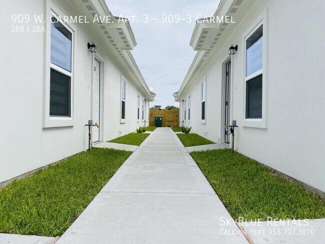 Building Photo - 909 W Carmel Ave