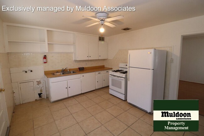 Building Photo - 2561 Camellia St