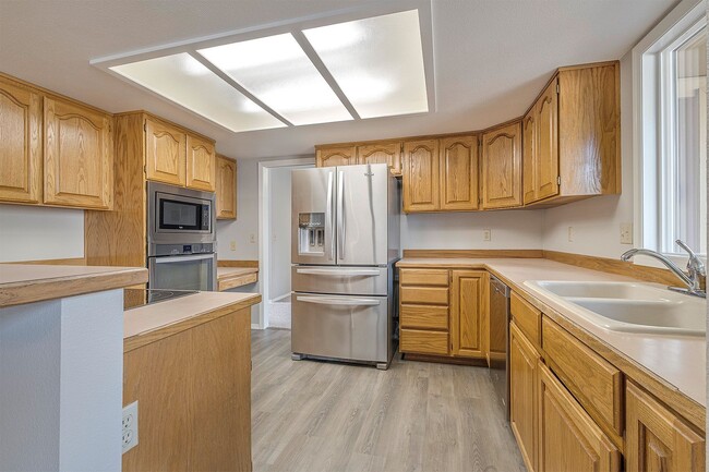 Building Photo - Spacious 5-Bedroom Home with Beautiful Bac...