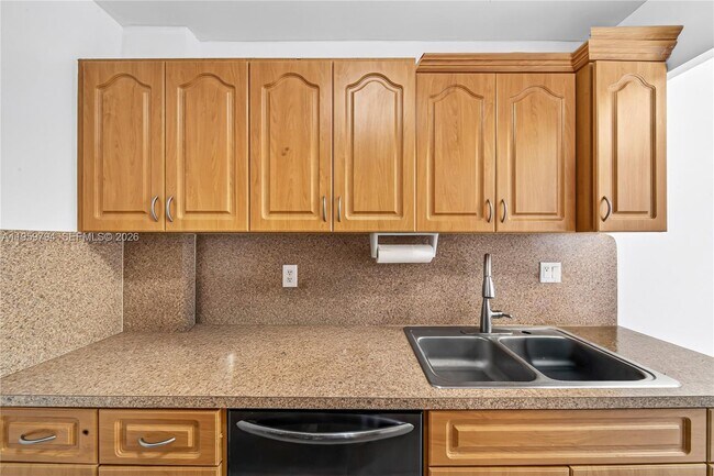 Building Photo - 900 SW 84th Ave