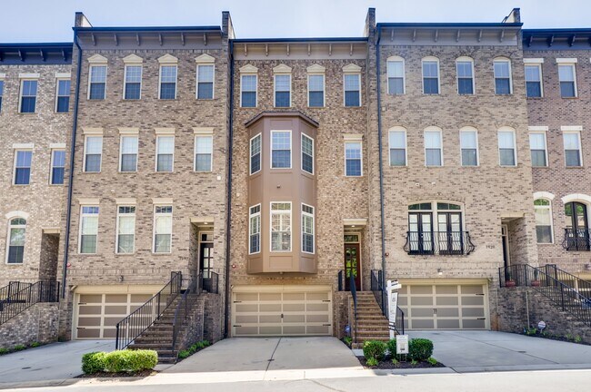 Building Photo - 1941 Ridgemont Ln