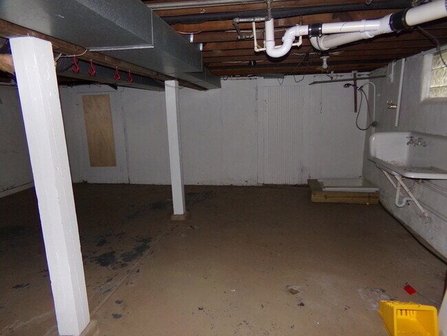 Building Photo - Corner Lot Cape Cod!