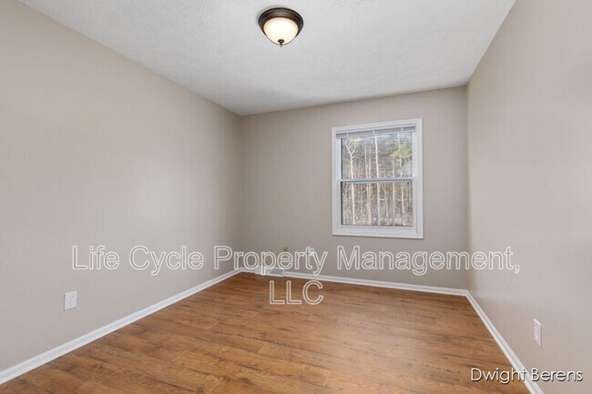 Building Photo - 7331 48th Ave