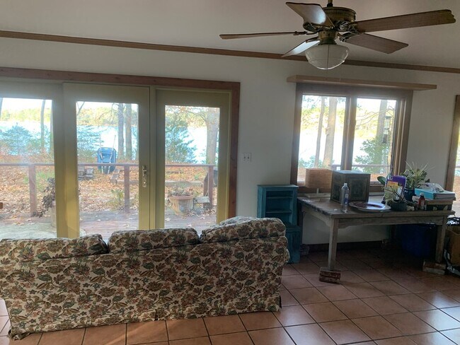 Building Photo - 9077 Henderson Ln