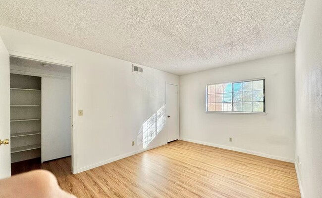 Building Photo - 4310 Sanderling Cir