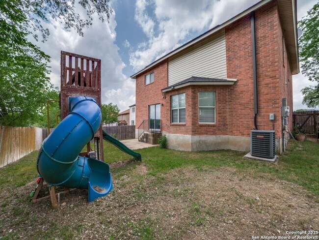Building Photo - 3 Bedroom/2.5 Bath Northwest Crossing Subd...